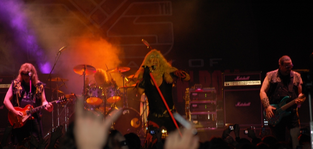 3 Twisted Sister 70.jpg
